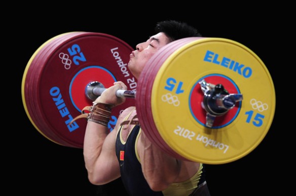 Yong Lu cleaning 205kg (451lbs) 
